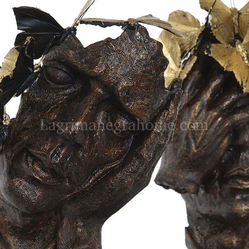 Escultura hombre mariposas