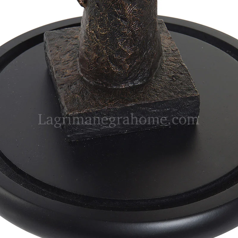 Escultura hombre mariposas