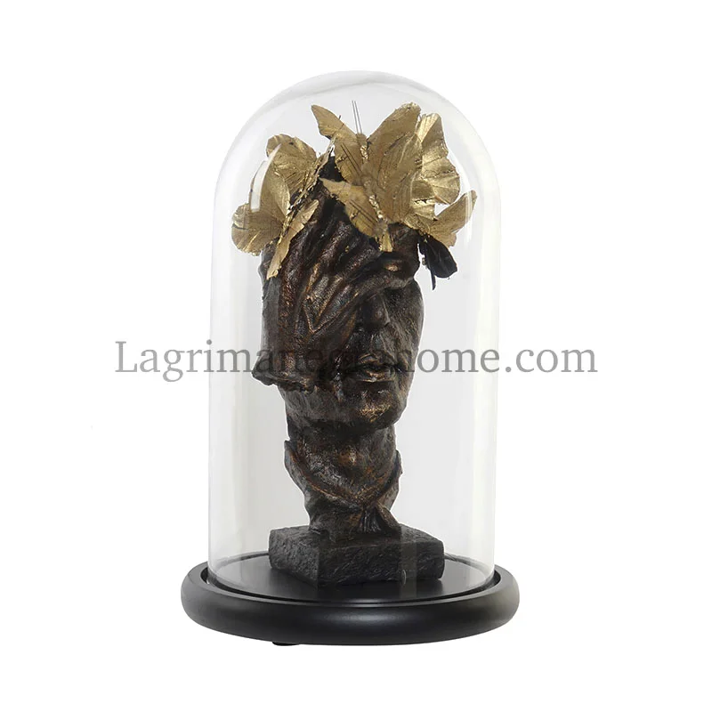 Escultura hombre mariposas