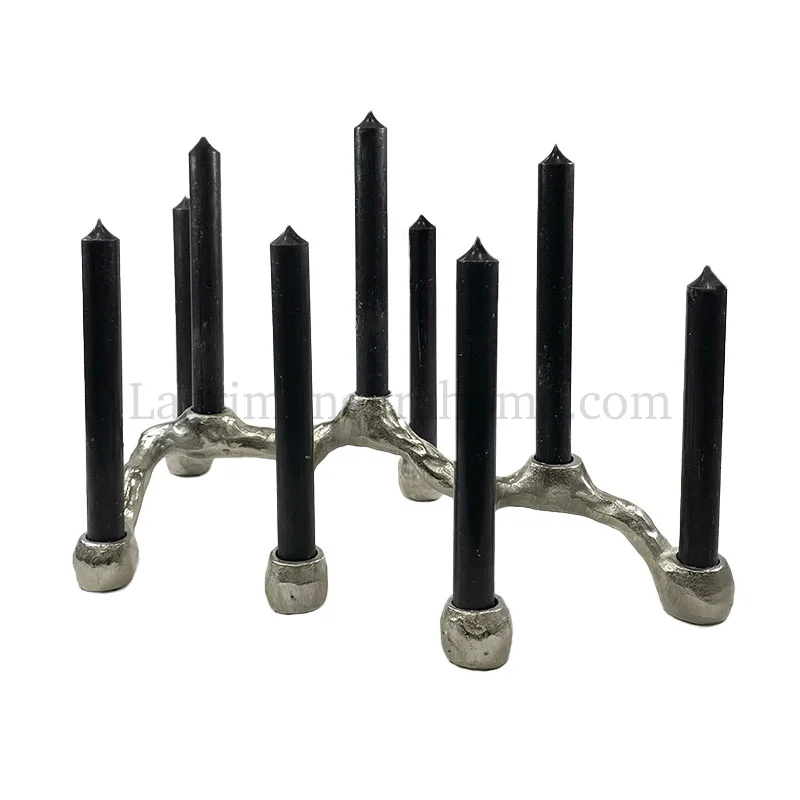 Detalle Candelabro Aluminio Molten con velas