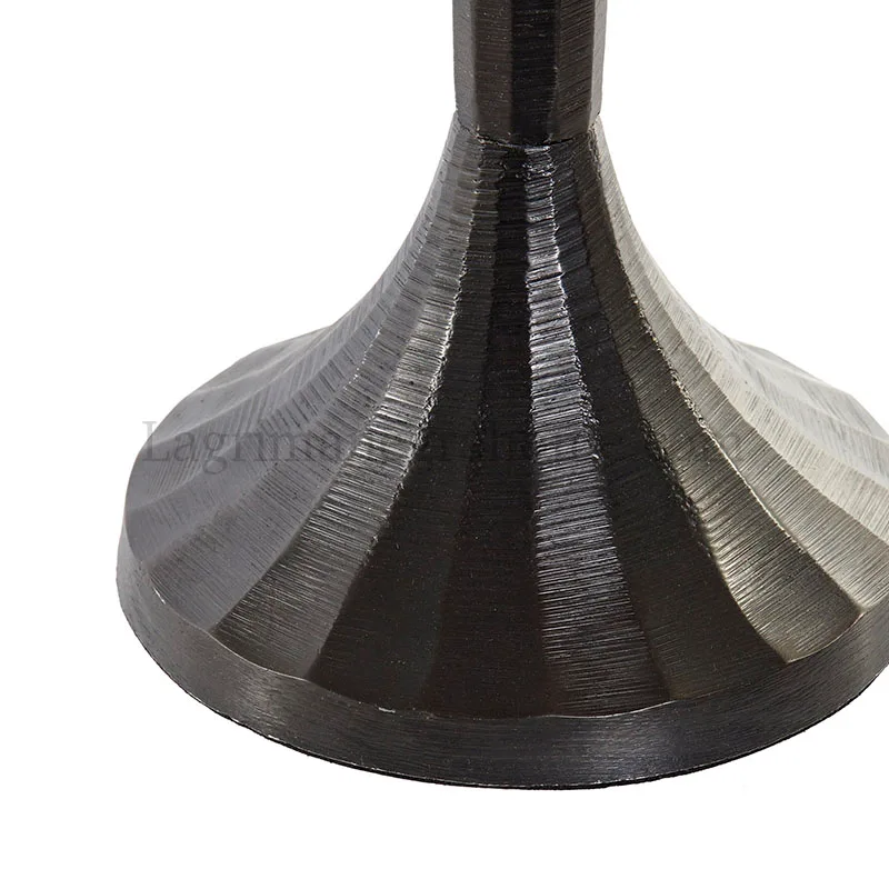 Candelabro aluminio rayado negro detalle 1